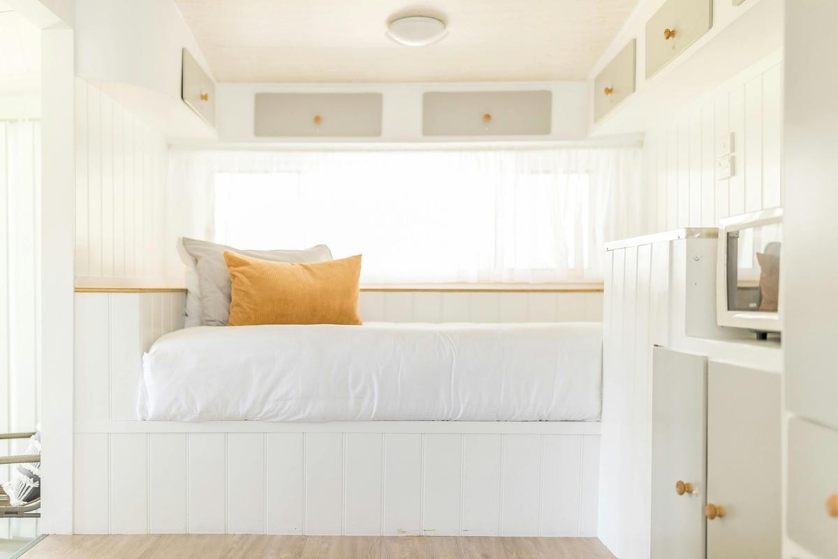 Surfside Caravan 1 - King Single in Caravan