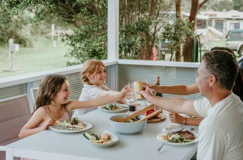 Surfside Cabin (sleeps 5) family alfresco dining