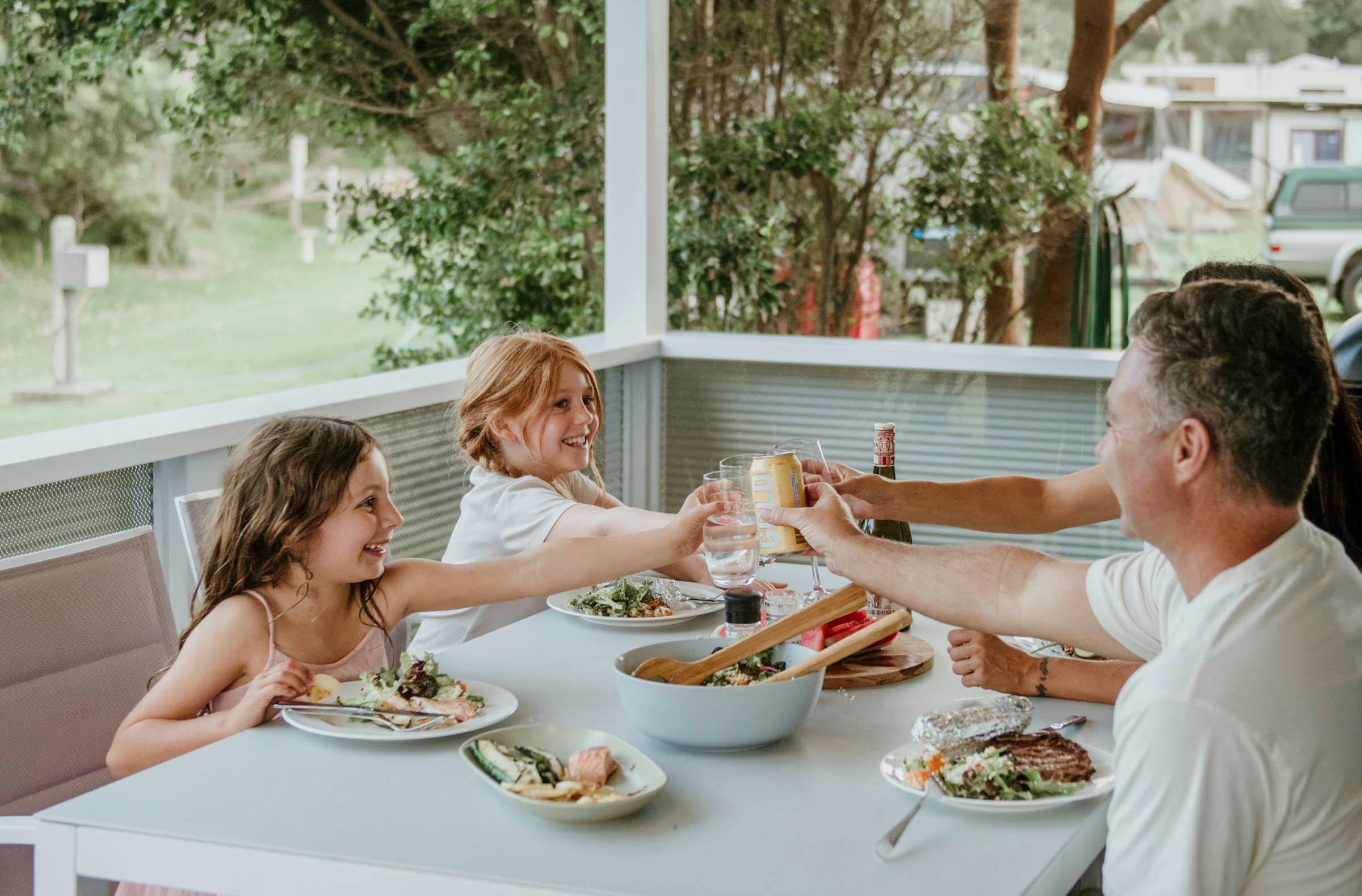 Alfresco dining (Surfside Cabin sleeps 5)