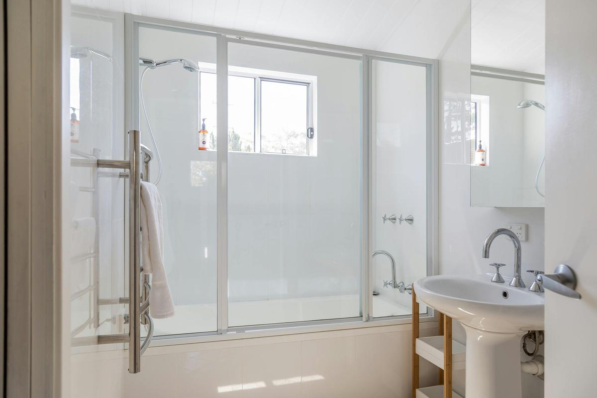 Surfside Cabin (sleeps 6) bathroom with shower over bath, heated towel rail