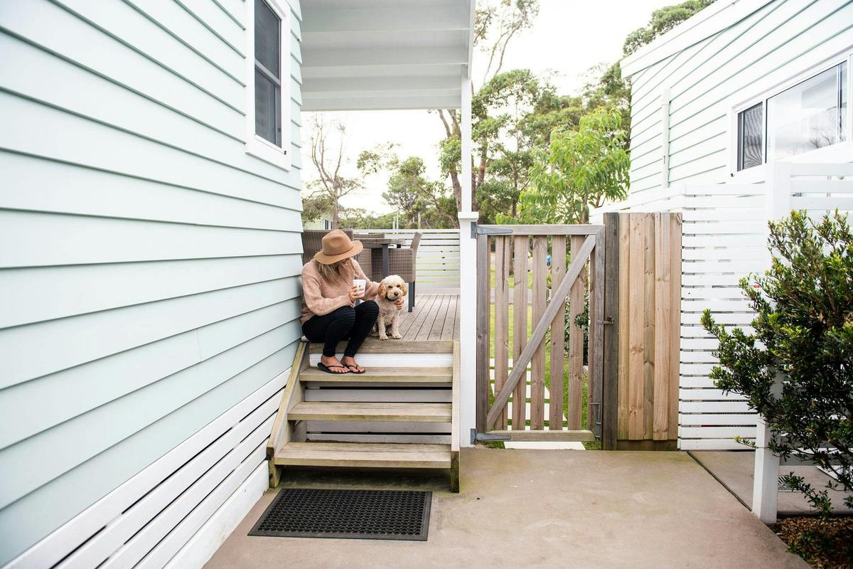 Surfside Cabin Pet Friendly Gated Private Courtyard