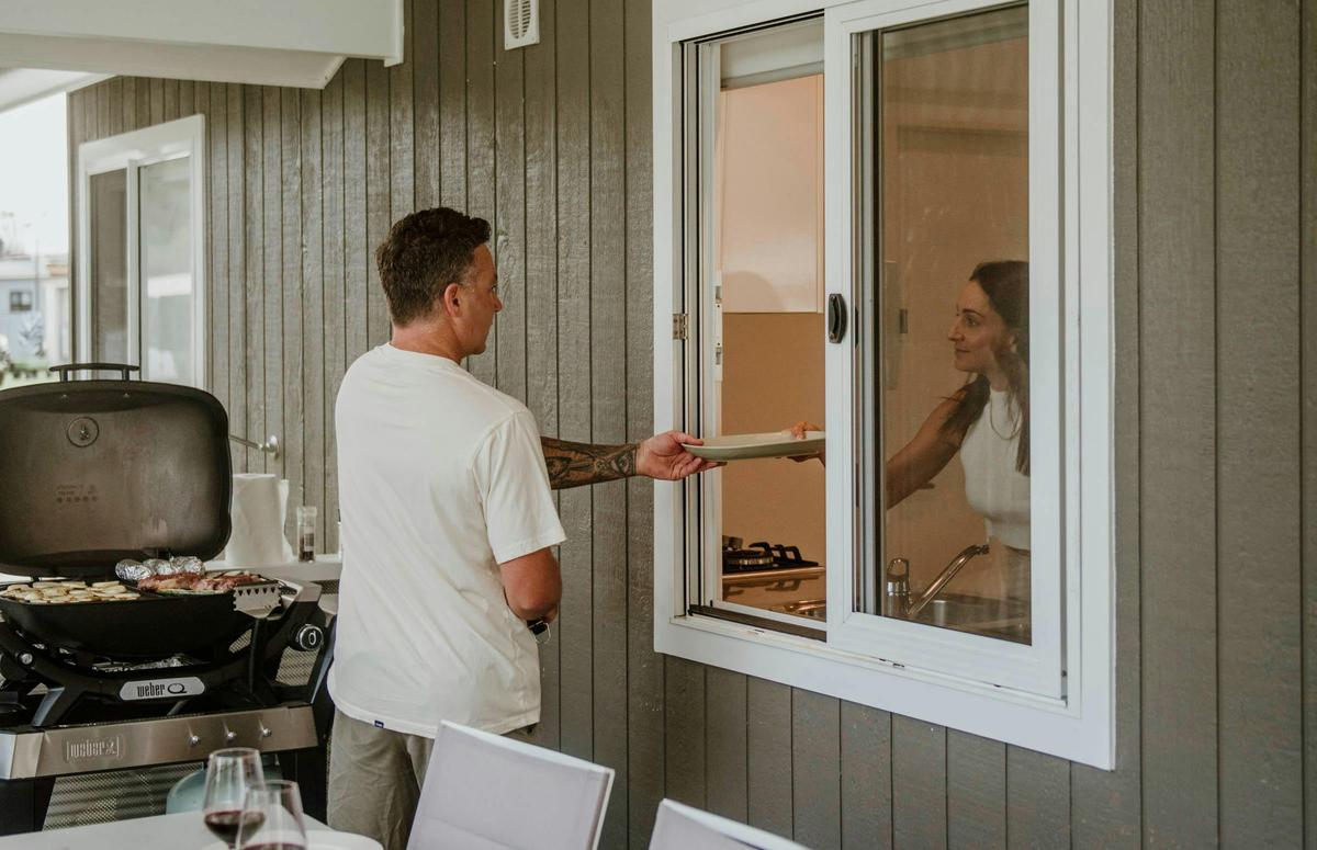 Surfside Cabin (sleeps 5) alfresco dining Weber BBQ