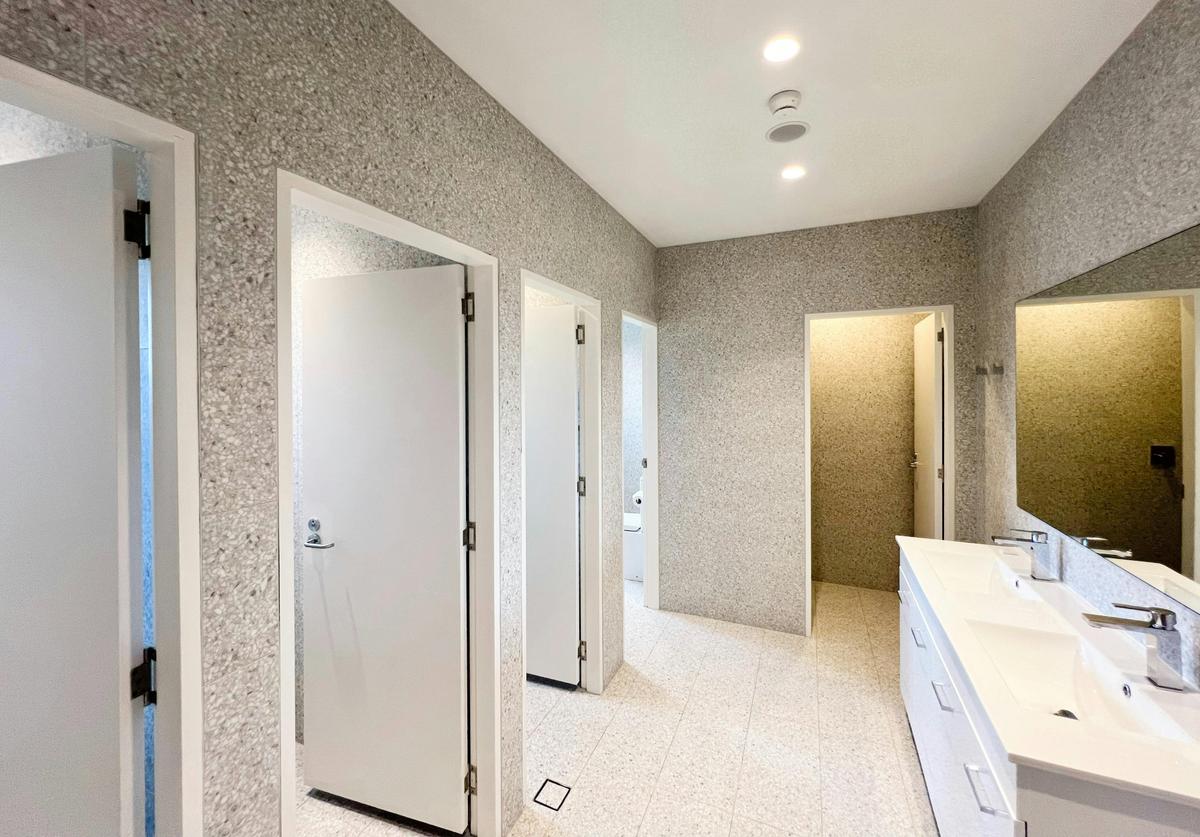 Tempe Hotel, Tempe, Sydney NSW - Shared Bathroom