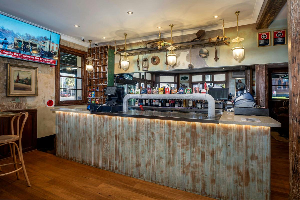 Hotel Bar