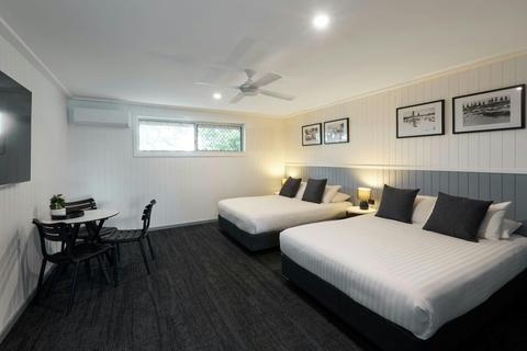 Deluxe Family Room