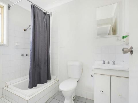 Budget Double_Twin room Bathroom