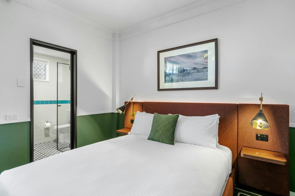 Heritage Queen Room