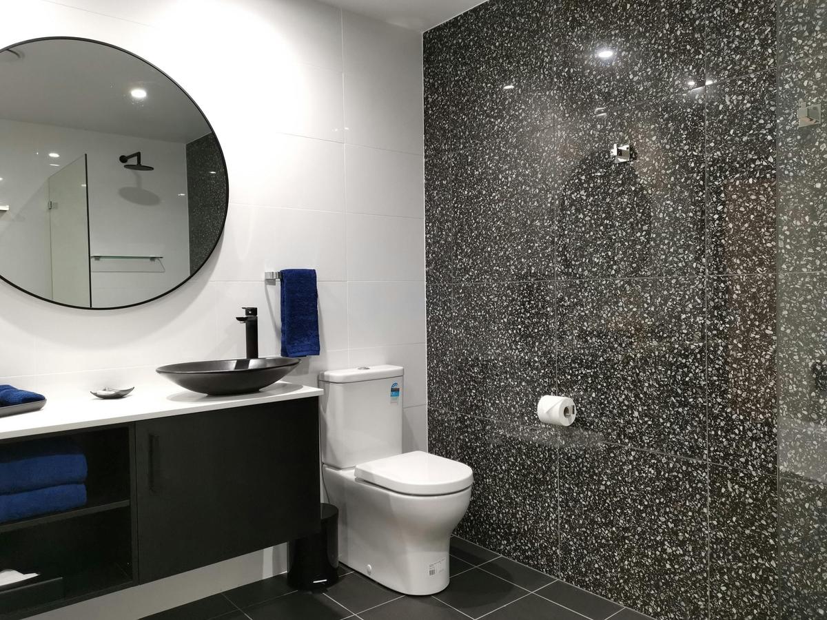 Abbey Motel bathroom
