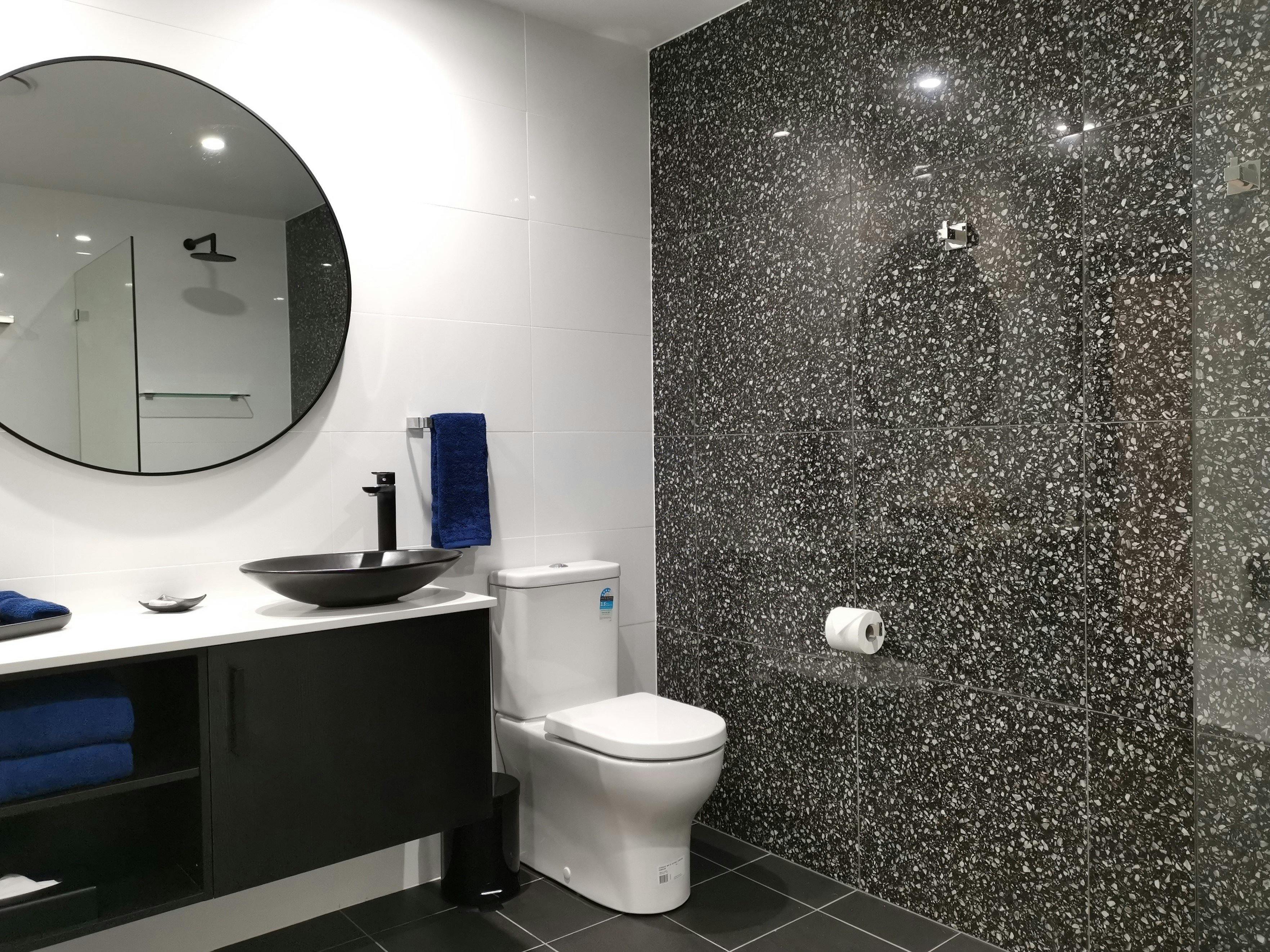 Abbey Motel bathroom