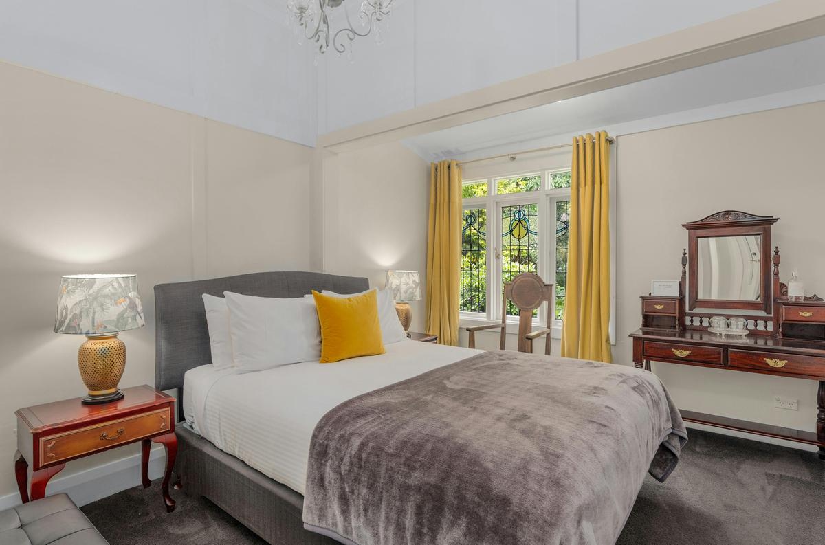 Guest Queen Room
