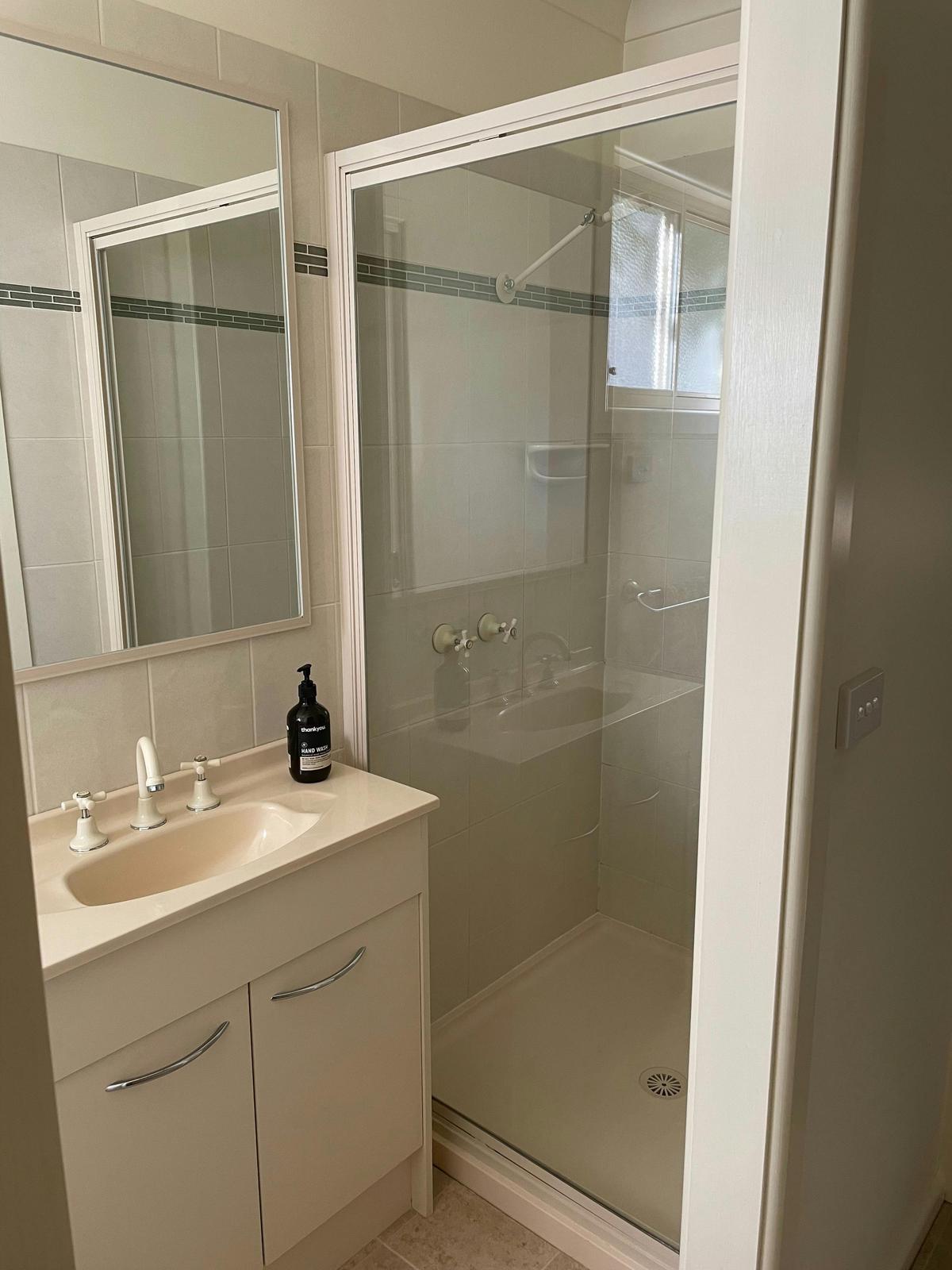 Bathroom 2 Bedroom Cabin