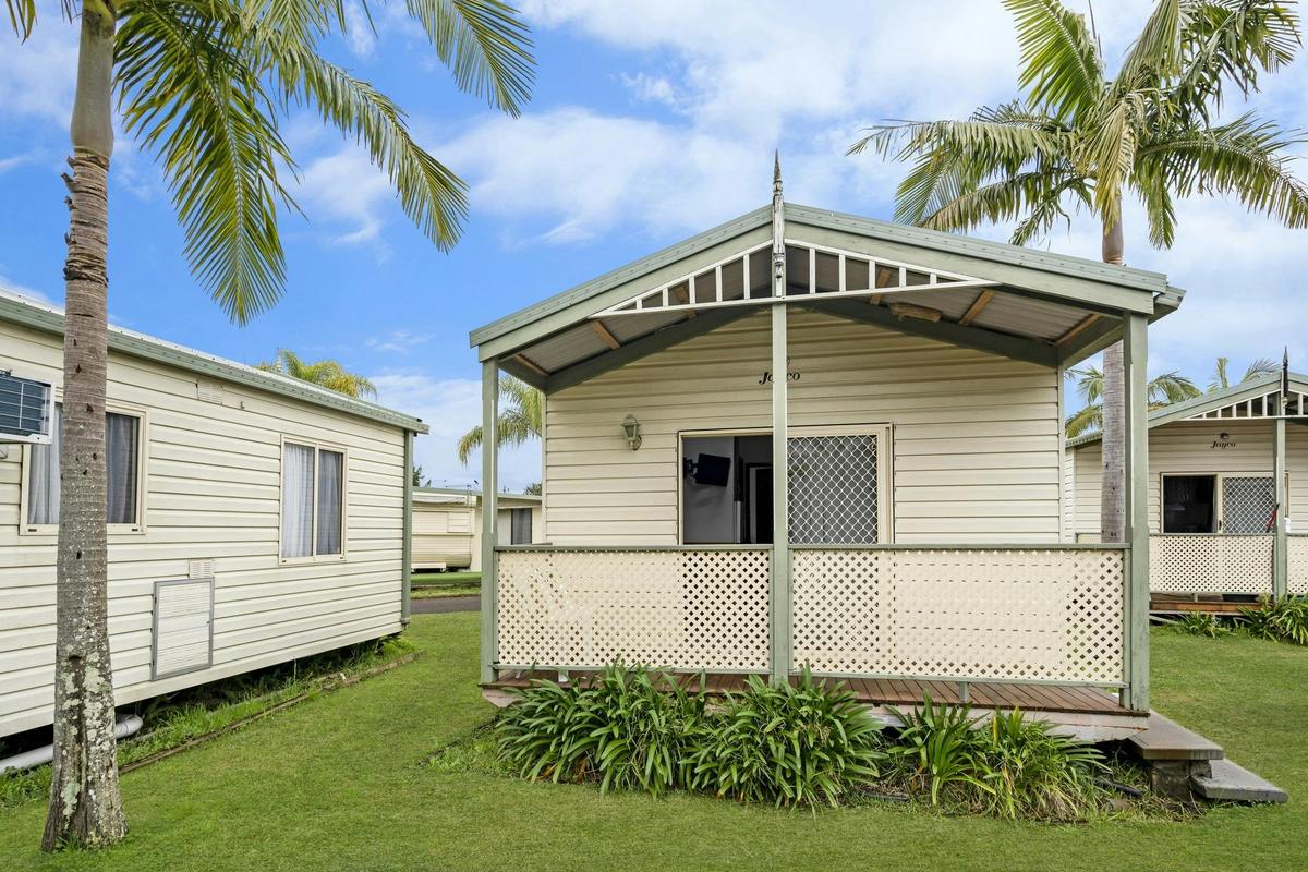 Teralba Lakeside Caravan Park -  Deluxe Cabins