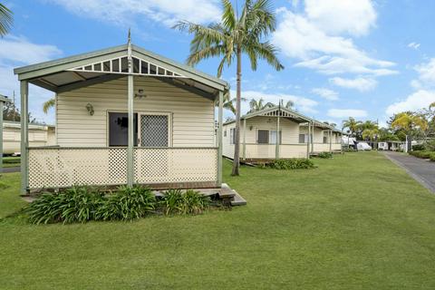 Terlba Lakeside Caravan Park - Deluxe Cabins
