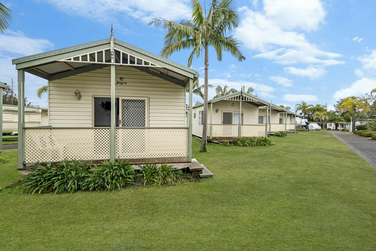 Terlba Lakeside Caravan Park - Deluxe Cabins
