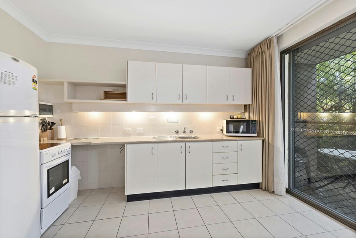 1 Bedroom Apt - Full Kitchen