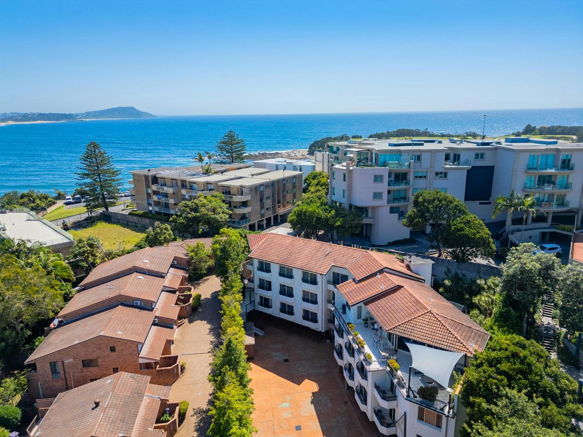 Terrigal Sails Apartment with beach close by - central coast getaway with sunshine and nature around