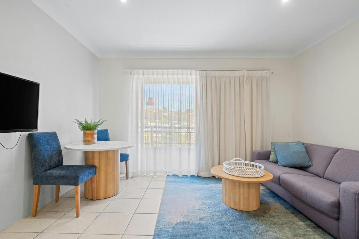 Studio Apartment - Lounge and dining area