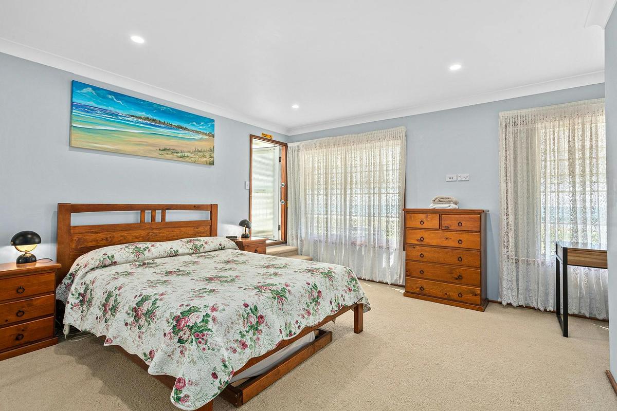 Main Bedroom - Queen