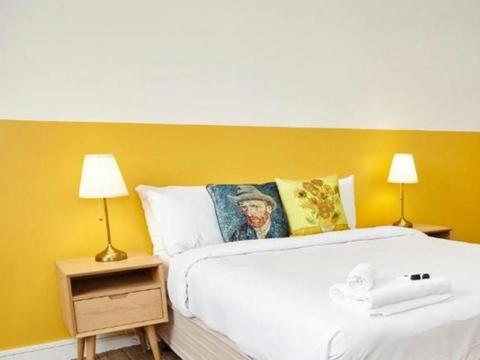 The Erko Hotel - Queen Room (Shared Bathroom)