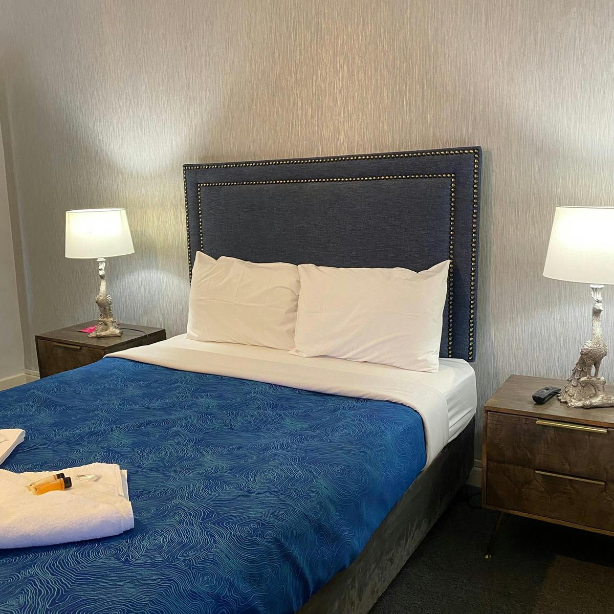 Queen Bed Family En suite