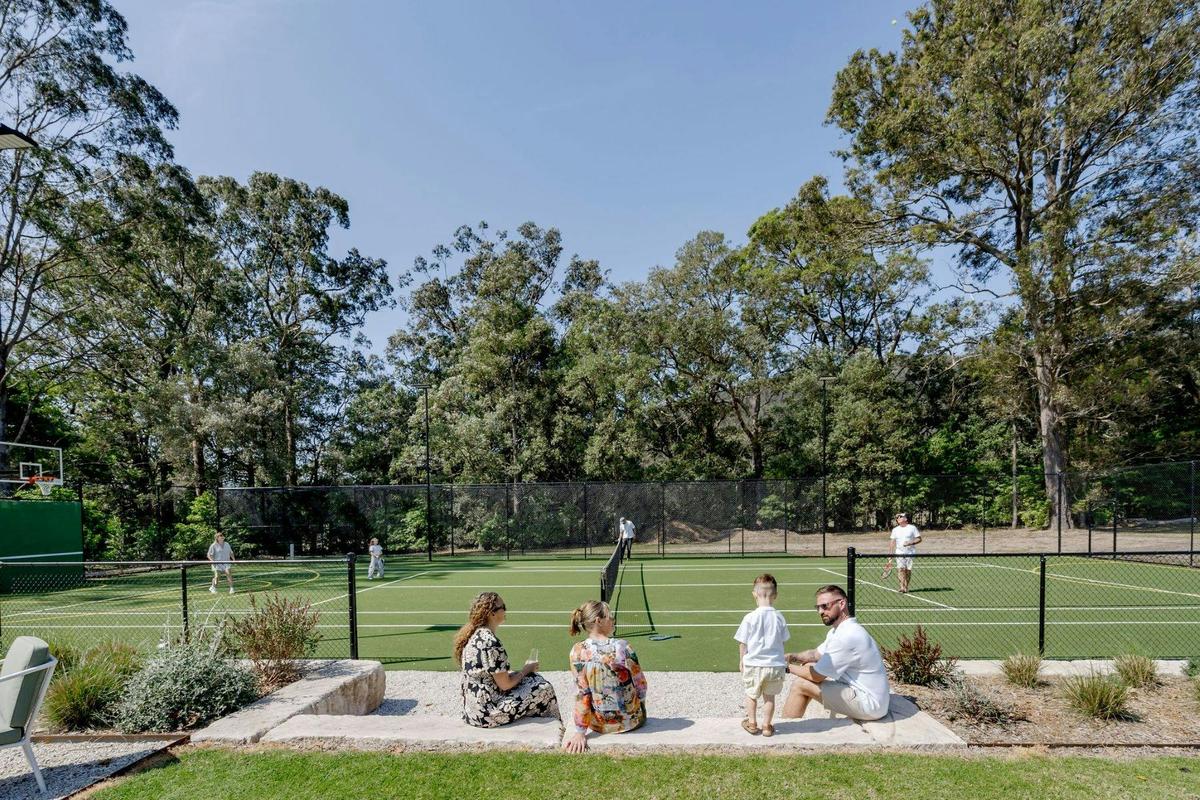 The Casa Nestled in 8 acres of park grounds, offering stunning vistas of Kangaroo Valley's mountains