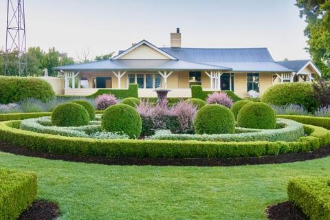 The Bungalow & Ivy Leaf Chapel