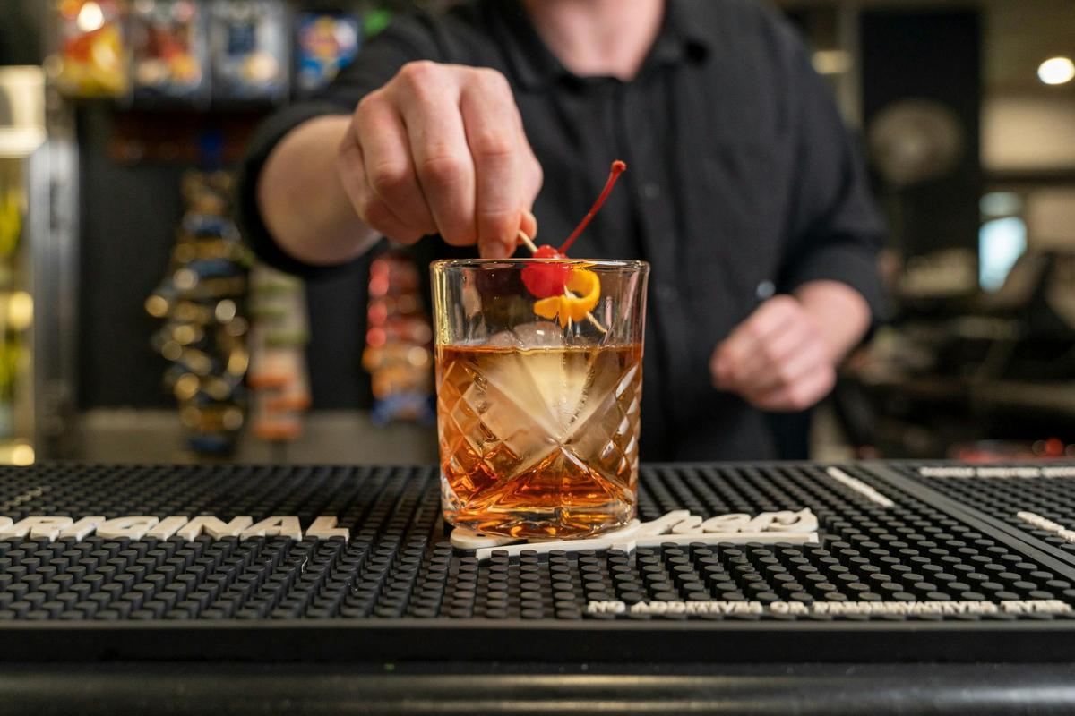 bar