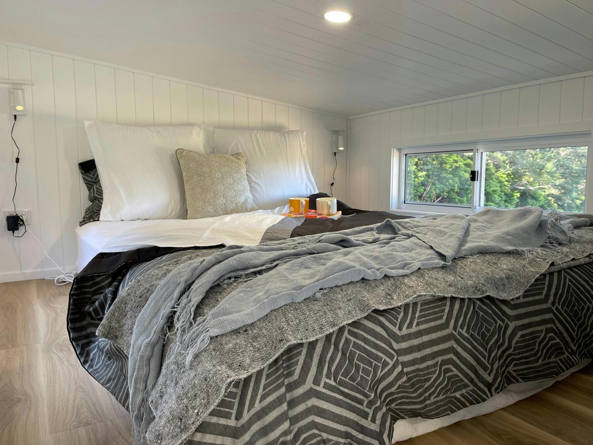 Bedroom - Queen bed