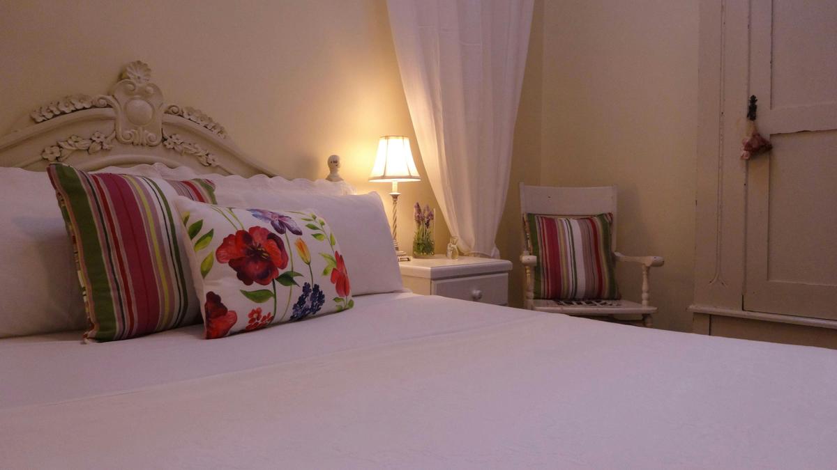 Queen Room @ The Globe Inn Yass accommodation