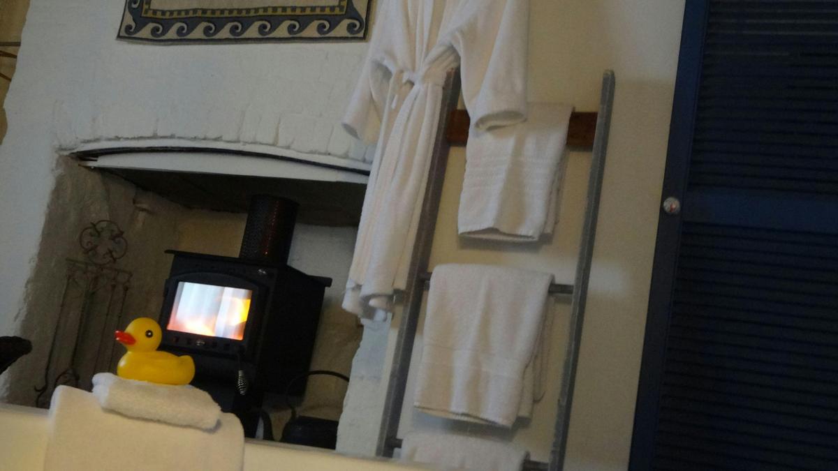 Fireside bath in the Garden Room @ The Globe Inn Yass accommodation