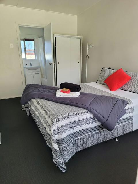 Room 4 on the Garden Side