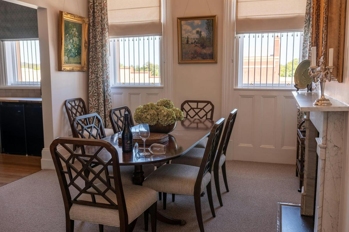Dining room to seat 8 friends.