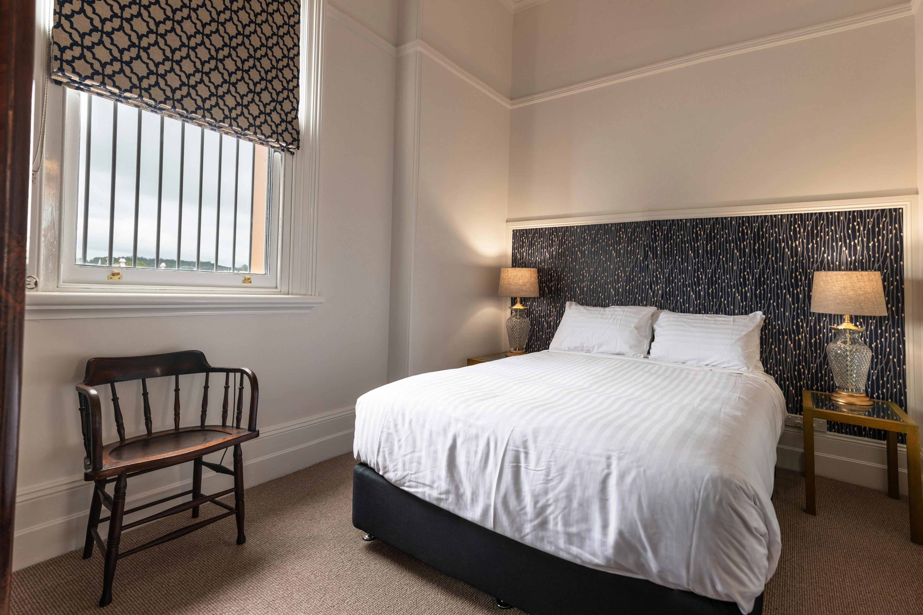 Queen size bedroom. overlooking the town hall.