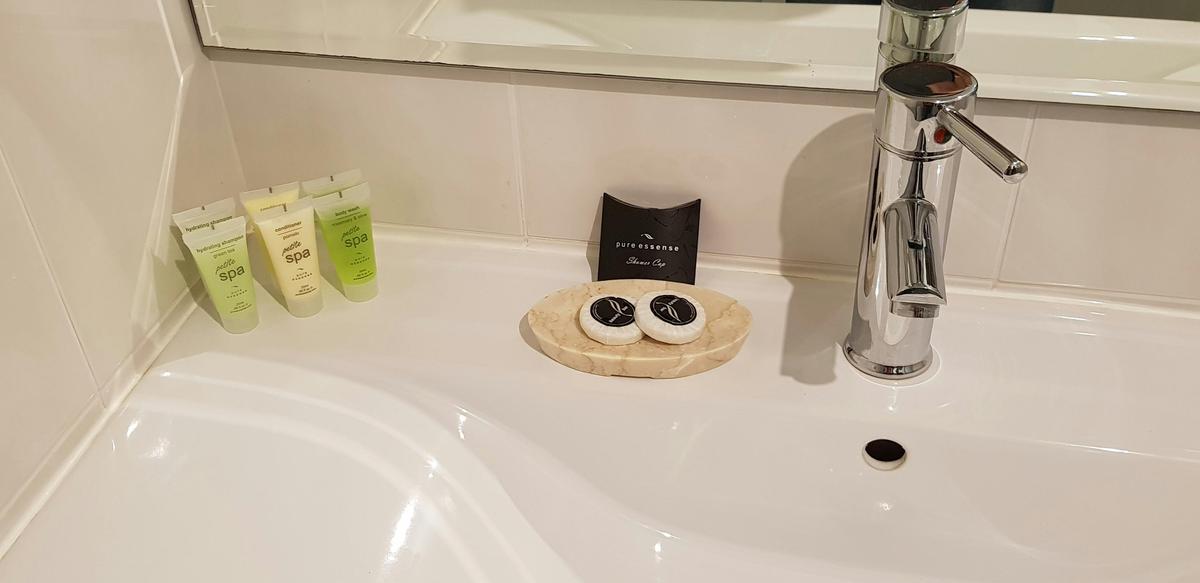 Bathroom - Twin Room - The Grand Motel Griffith