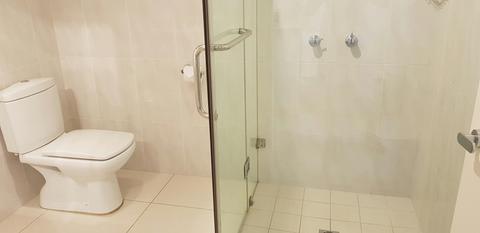 Bathroom - Queen Room - The Grand Motel Griffith