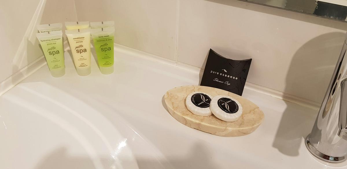 Bathroom - Queen Spa Room - The Grand Motel Griffith