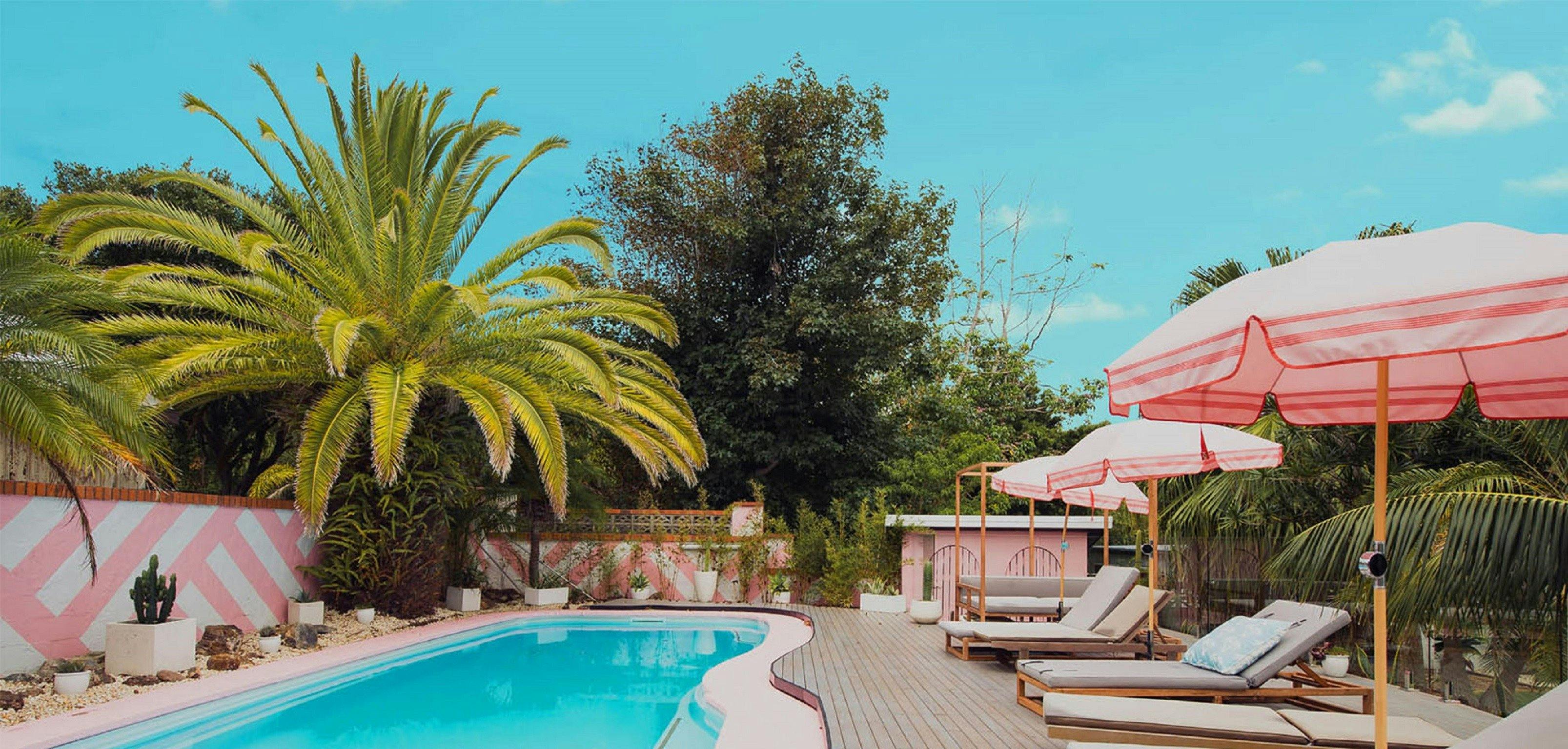 The Med Crescent Head Pool