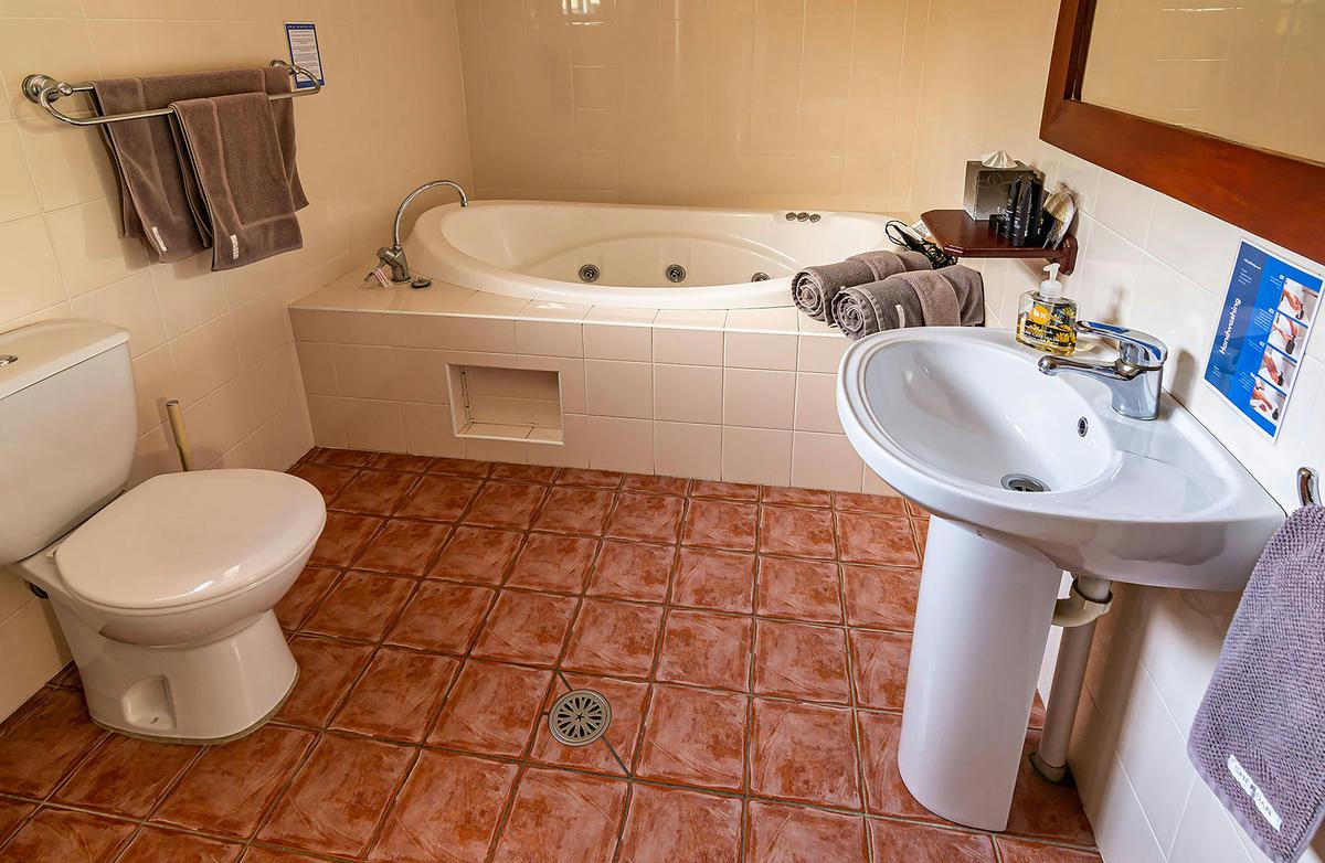 Bathroom with King Size Spa