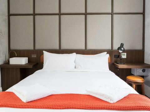 The Terminus Hotel, Pyrmont, Sydney - Double Room, Shared Bathroom