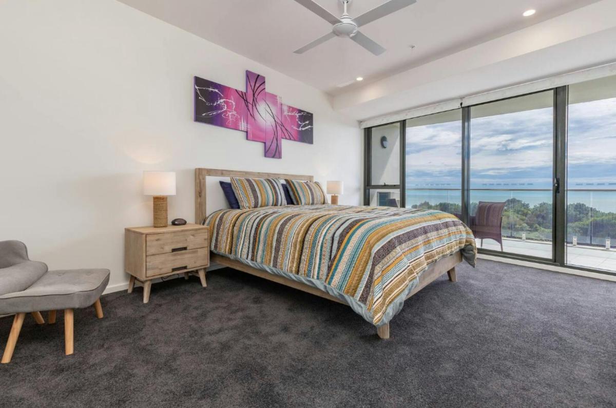 Master bedroom with King bed