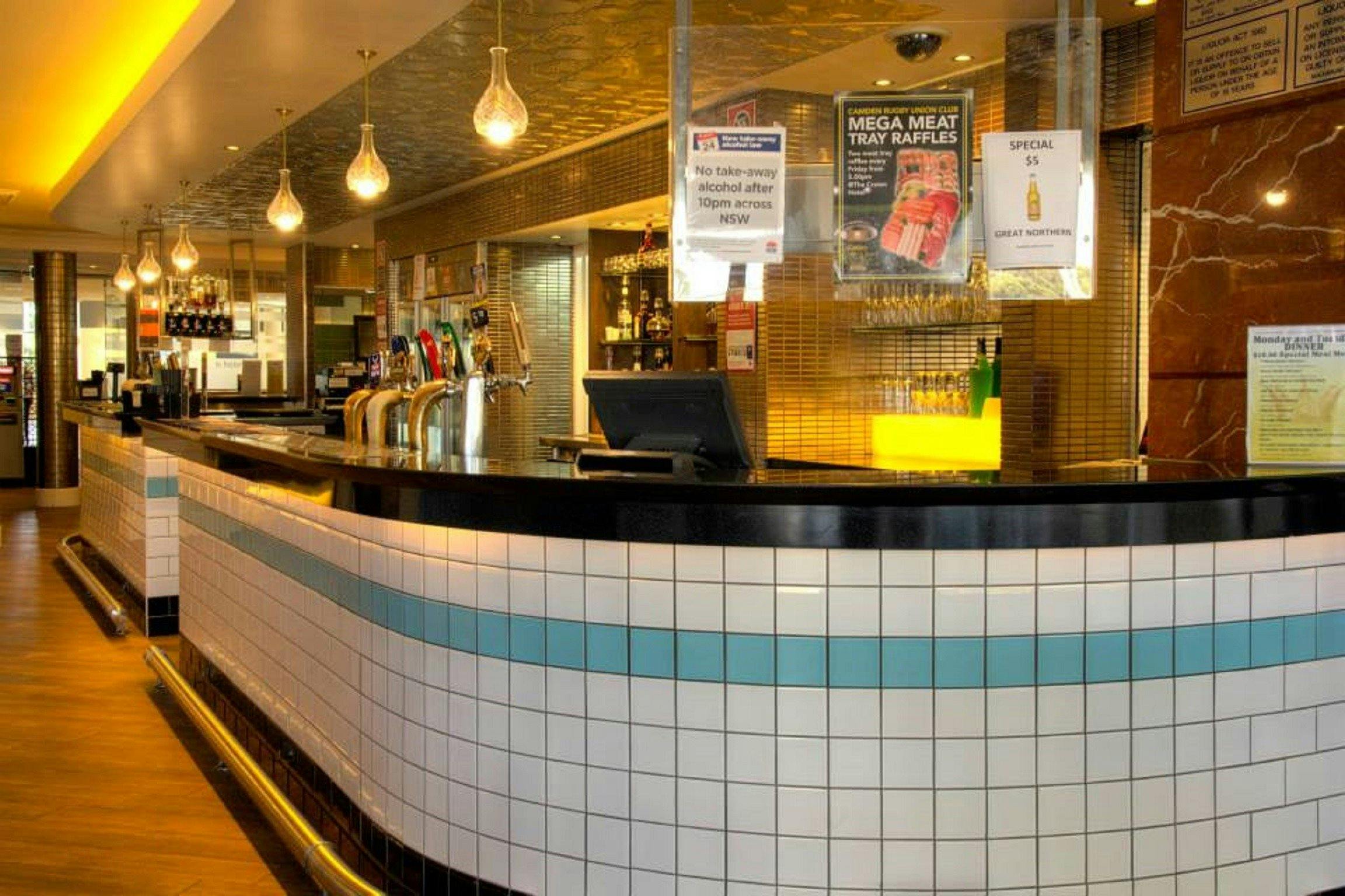 The Crown Hotel Motel