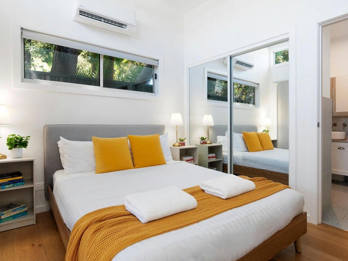 Sunshine Cottage | Bedroom 1 | Queen | Air conditioning | Ensuite bathroom | Portable cot