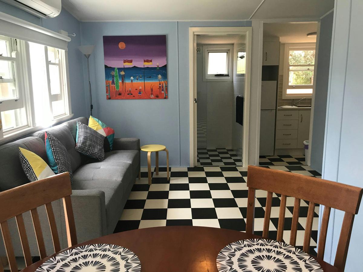 Lounge/Dining