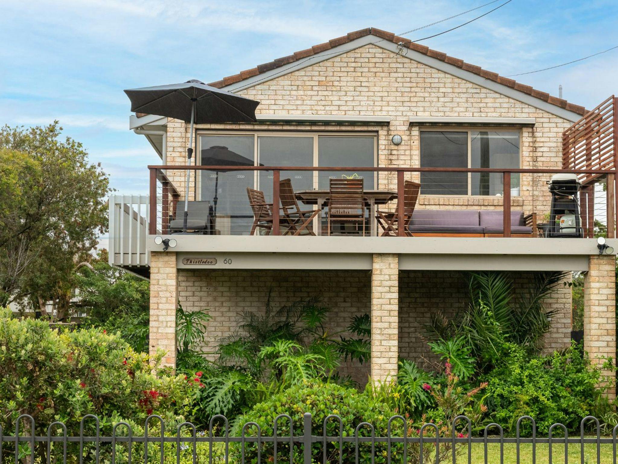 Thistledoo | Outdoor Entertaining | BBQ | Walk to beach | Off-street Parking