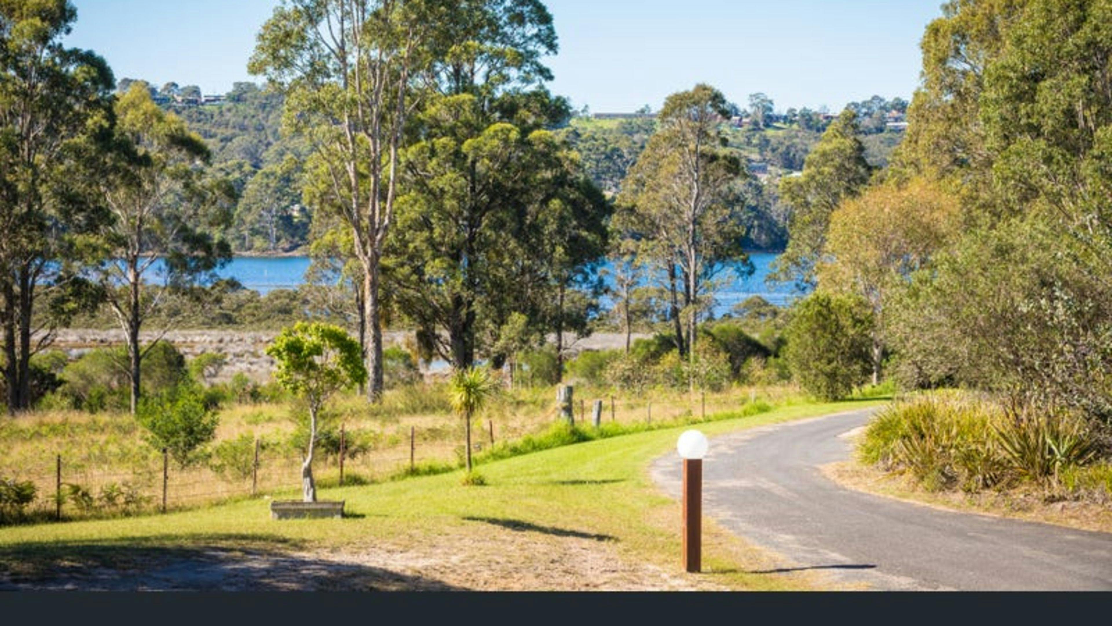 At the end of this road is our Lake access via small boat ramp and jetty. 
Turn right to go down to the camping area