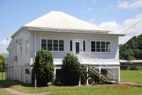 The Little River Cottage Riverfront Retreat