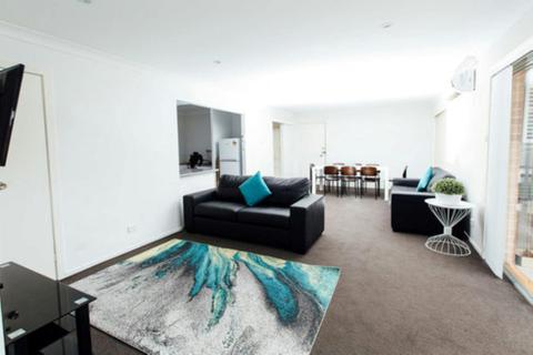 The Oaks Hotel Motel