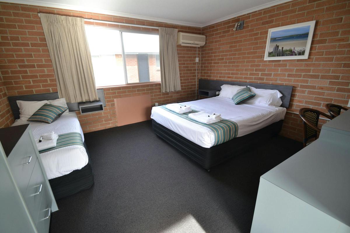 The Oaks Hotel Motel - Standard Room