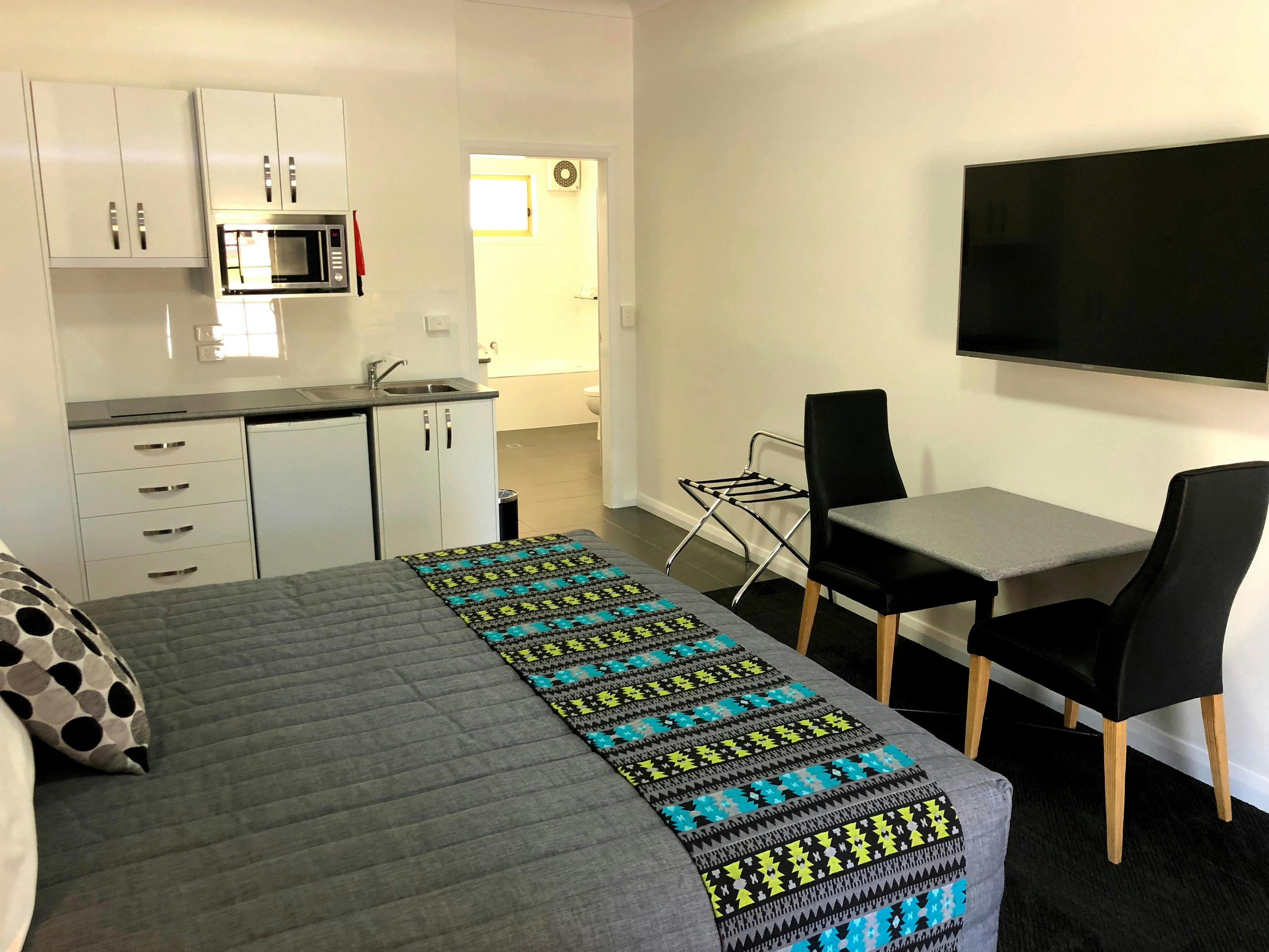 King Spa Suite at The Leeton Heritage Motor Inn