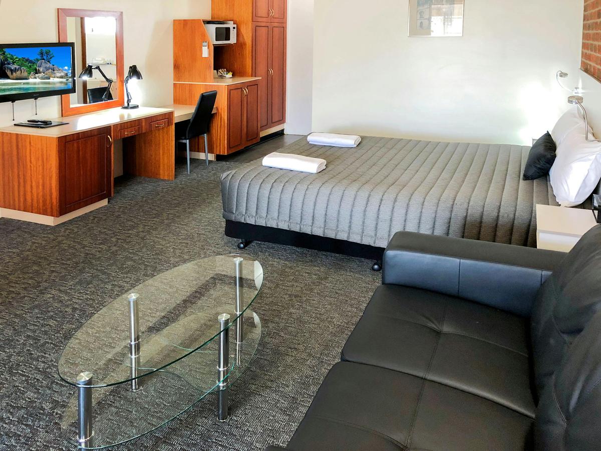 Queen Room at The Leeton Heritage Motor Inn